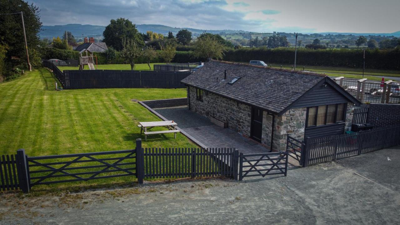 Smithy Cottage Berriew Eksteriør billede